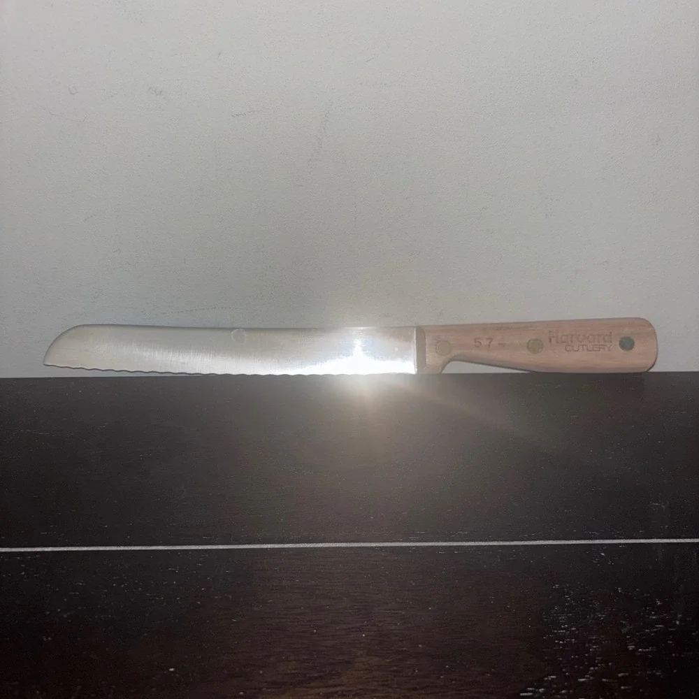 Harvard Cutlery 574 Serrated Bread Knife 8.5 Inch Blade Wood Handle Full Tang‎